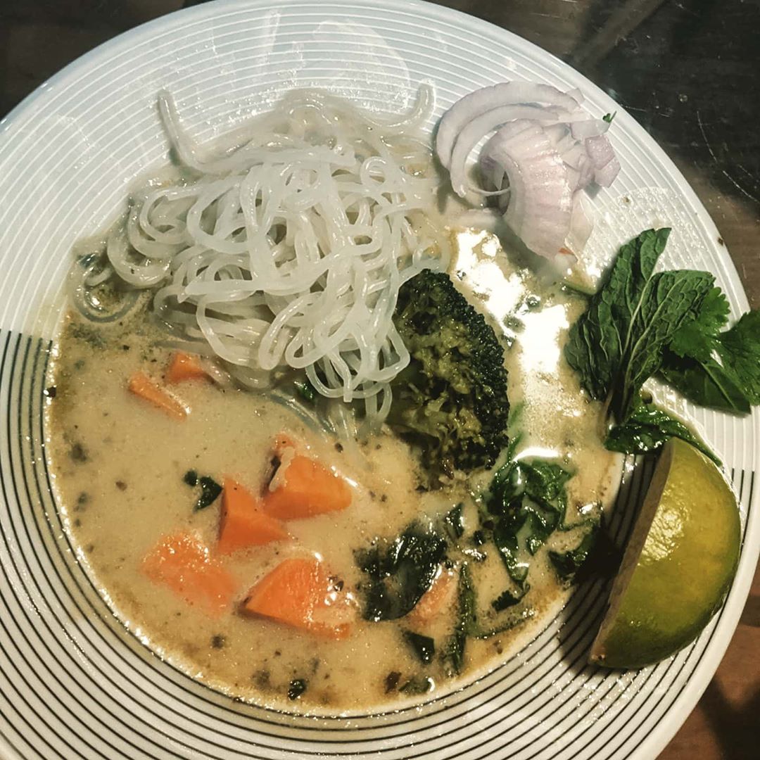 Vegant - Soupe thaï au curry vert & nouilles de konjac