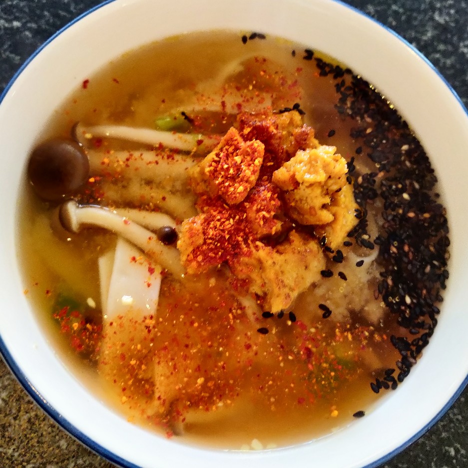 Vegant - Soupe miso au seitan croustillant et champignons shimeji