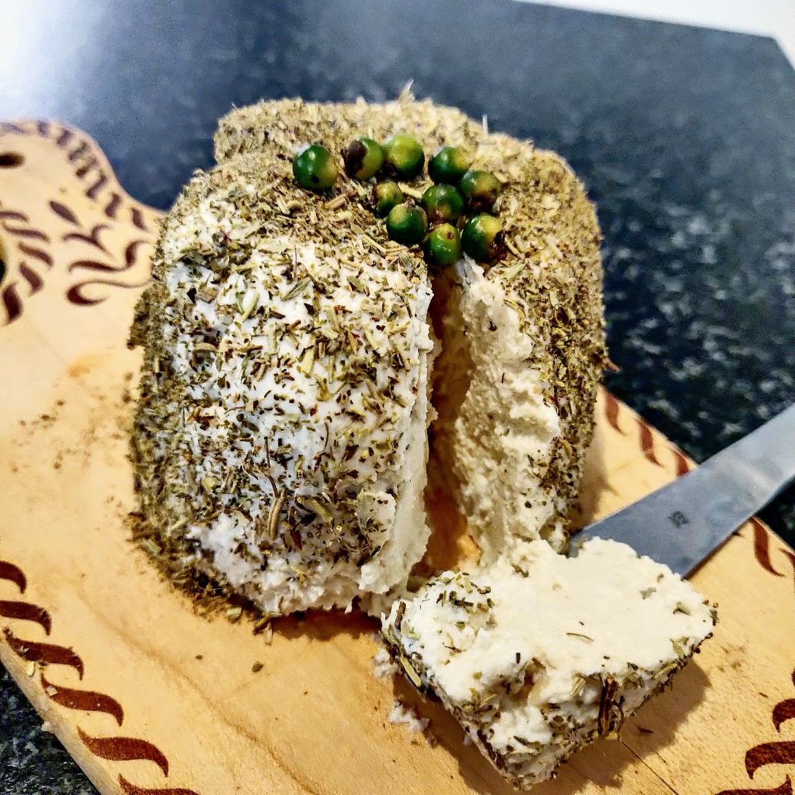 Vegant - Corsican herbs, peppercorn and garlic spreadable cheese